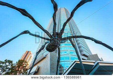 Tokyo, Japan - November 28 2015: Maman - A Spider Sculpture By Louise Bourgeois, Situated At The Bas