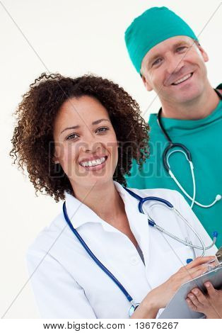 Birlikte çalışan doktorların genç takım