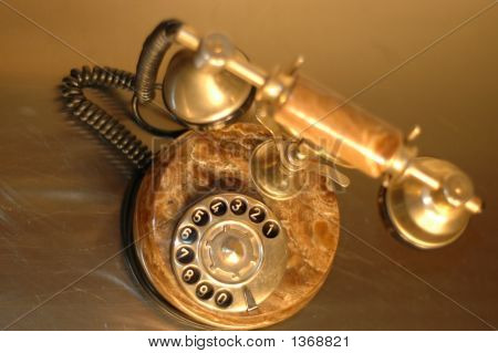 Il telefono di oro vecchio
