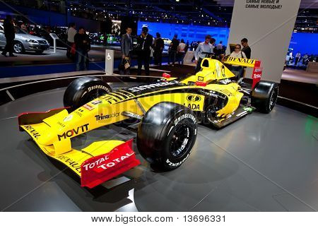 Mosca, Russia - 25 agosto: Giallo Sport auto Fomula 1 Renault a Mosca Mostra internazionale Int