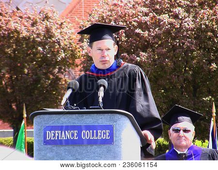 Alex Kotlowitz At The Defiance College 2006 Commencement Graduation Ceremony, Defiance, Oh May 7th, 