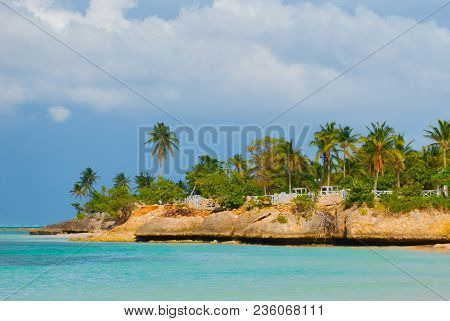 Cuba, Holguin: Beach Guardalavaca - Middle Caribbean Sea And Coast. Paradise Landscape.