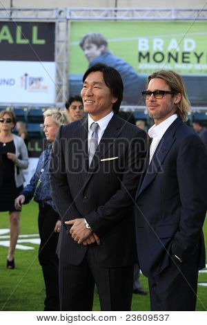 OAKLAND, CA - SEP 19: Hideki Matsui; Brad Pitt bei der Weltpremiere von Columbia Pictures ' Moneybal