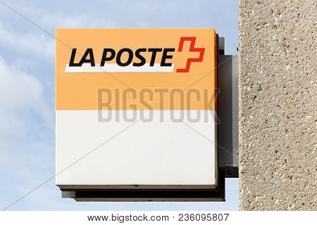 Versoix, Switzerland - October 1, 2017: La Poste Logo On A Wall. Swiss Post Is The National Postal S
