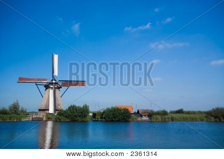 Schöne Windmühle Landschaft