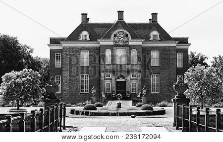 De Steeg, Netherlands, August 23, 2014: The Castle And Estate Middachten In De Steeg In The Netherla