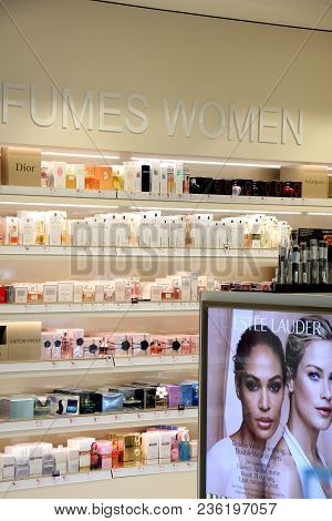 Amsterdam Schiphol Airport, The Netherlands - April 14th 2018: Different Brands Of Perfume In A Stor
