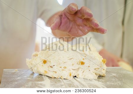 Industrial Cooking Of Popular Classical Bread Dumplings.
