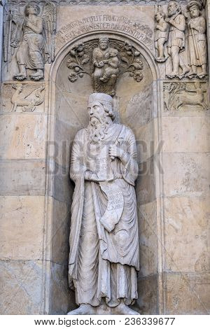 Fidenza, Parma, Emilia Romagna, Italy: Facade Of The Medieval Cathedral (duomo). Statue
