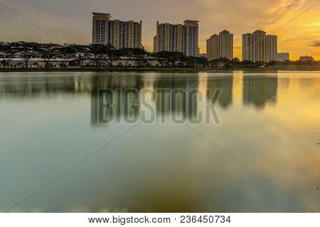 Beautiful Landscape Abstract Citybackground And The Light Of Sun Reflection Building On Water.panora