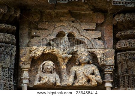 Stone Carving Of Bust Of Traditional Couple At Sun Temple, Konark, Odisha (orrissa), India, Asia