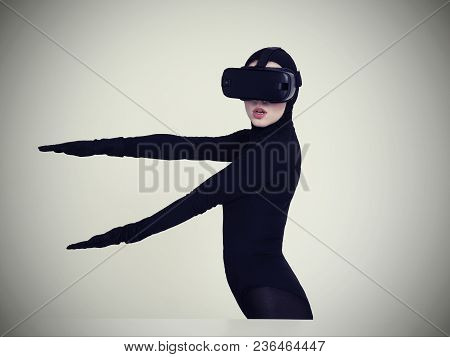 Vr Posing And Showing Off Of A Woman In Black Suit. Experiencing The Virtual Reality Helmet. Hi-tech