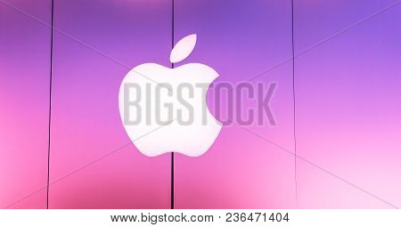 San Antonio, Texas - April 12, 2018 - The Apple Logo At The Entrance Of The Apple Store Located At L