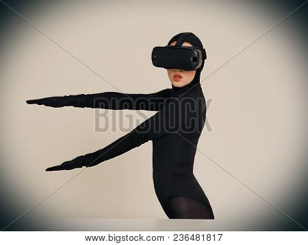 Vr Posing And Showing Off Of A Woman In Black Suit. Experiencing The Virtual Reality Helmet. Hi-tech