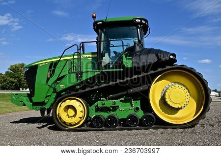 Hawley, Minnesota, August 22, 2017: The 9560  Rt Tractor With Tracks Is A Product Of John Deere Co, 