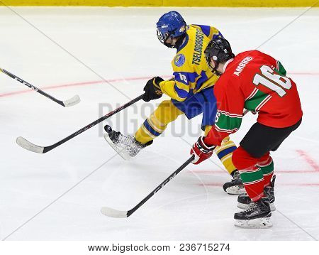 Kyiv, Ukraine - April 17, 2018: Artem Tselogorodtsev Of Ukraine (l) Fights For A Puck With Gergo Amb