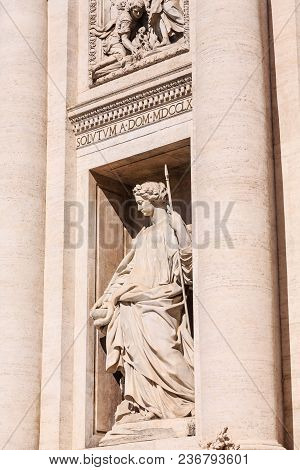 Details On The Trevi Fountain In Rome, Italy