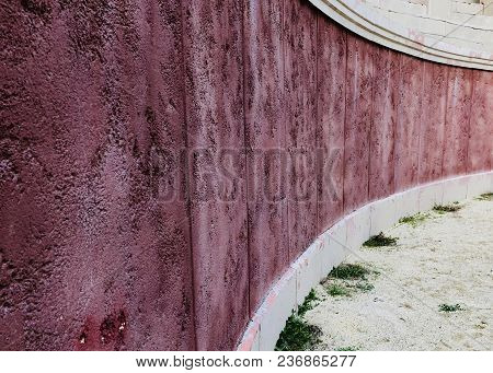 Wine Red Old Fashioned Vintage Wall Archutecture Background
