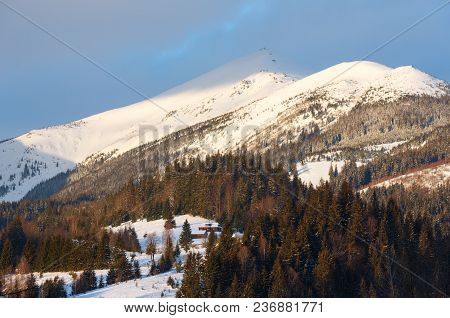 Sunrise Morning Winter Snow Covered Scenery Picturesque Alp Mountain Ridge (ukraine, Carpathian Moun