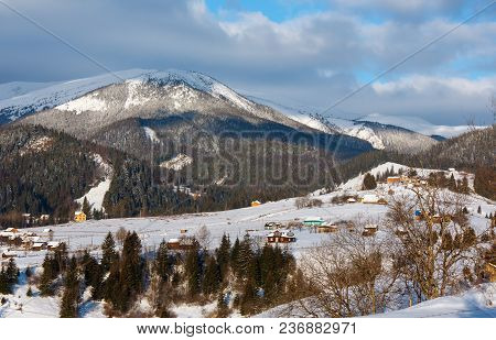 Sunrise Morning Winter Snow Covered Scenery Picturesque Alp Mountain Ridge (ukraine, Carpathian Moun