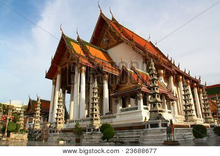 ภายนอกของสุวัดในกรุงเทพมหานคร