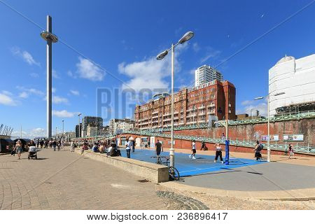 Brighton, United Kingdom - August 1, 2017: Tourists Admire The Amazing View Of English Channel And T