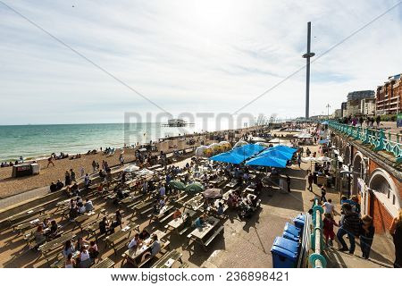 Brighton, United Kingdom - August 1, 2017: Tourists Admire The Amazing View Of English Channel And T