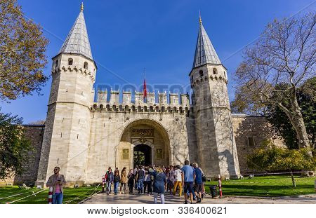 Istanbul, Turkey - November 10, 2019: Unidentified People At Gate Of Salutation At Topkapi Palace In