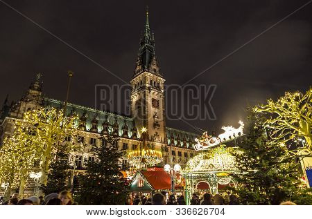 Hamburg, Germany - December 14, 2018: Christmas Market (weihnachtsmarkt) At Town Hall Square In Fron