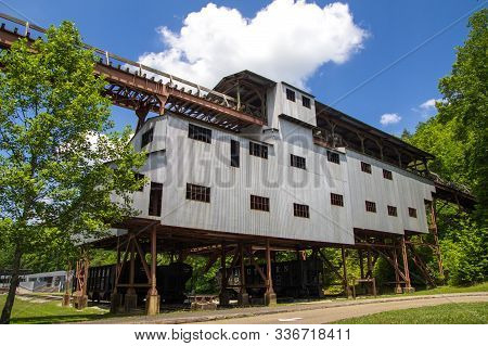 Stearns, Kentucky, Usa - May 29, 2015: Exterior Of The Abandoned And Historic Blue Heron Coal Mining