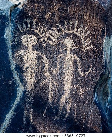 Ancient Wanapum Native American Petroglyphs At Ginkgo Petrified Forest State Park, Washington State