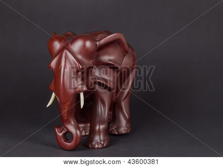 Der Elefant-Holzschnitzereien