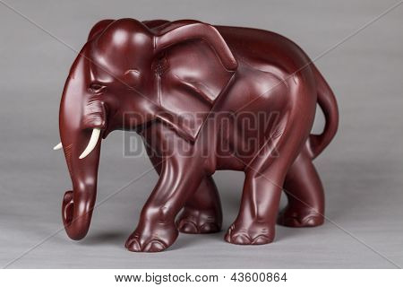 Der Elefant-Holzschnitzereien