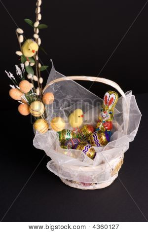 Tavuk ve bunny Paskalya sepeti