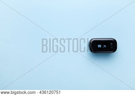 Pulse oximeter used to measure pulse rate and oxygen levels