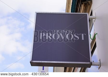 Bordeaux , Aquitaine  France - 10 10 2021 : Franck Provost Boutique Logo Brand And Text Sign Hairdre