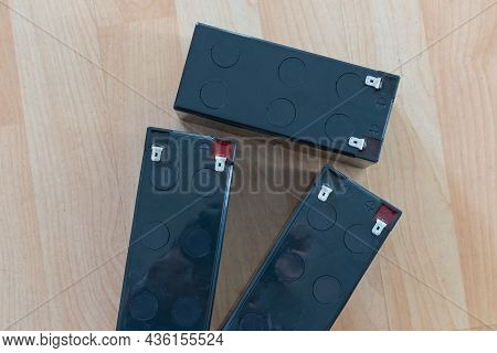 Sealed Lead Acid Batteries For Power Ups - Data Center Uninterruptible Power Supply
