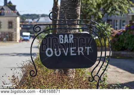 Close-up On An Outdoor Sign Saying In French 