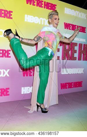 LOS ANGELES - OCT 8:  Frankie Grande at the 