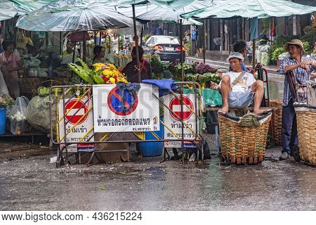 Bangkok, Thailand - May 12, 2009: Men Having Breakfast, A Rest And Selling Roses At The Nightly Flow
