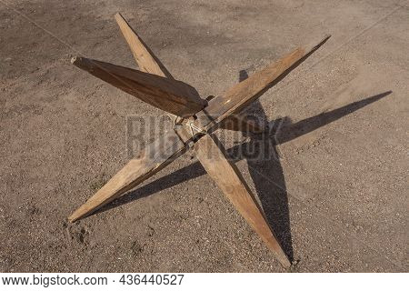 Sudis, Ancient Roman Stake. Sudes Combined To Form A Czech Hedgehog