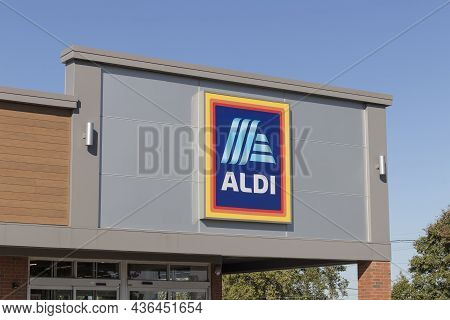 Frankfort - Circa October 2021: Aldi Discount Supermarket. Aldi Sells A Range Of Grocery Items, Incl