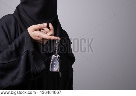 Arabian Woman Holding Car Keys. Muslim Woman In Black Traditional Clothing Holding Keys Of Automobil