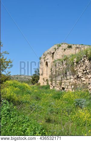 The Ruins Of Crusader Fortress Chateau Neuf - Metsudat Hunin Is Located At The Entrance To The Israe