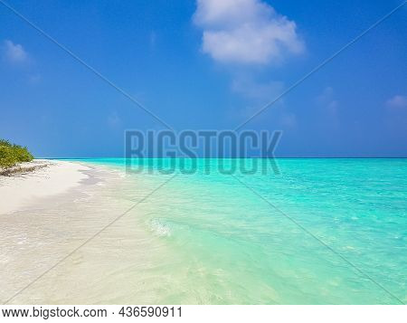 Color Gradient At Sandbank Islands Madivaru Finolhu Rasdhoo Atoll Maldives.