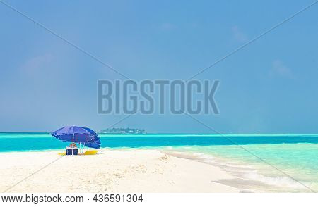Color Gradient At Sandbank Islands Madivaru Finolhu Rasdhoo Atoll Maldives.