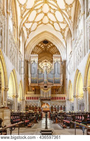 Wells, Uk - October 07, 2011. Inside Wells Cathedral Quire Or Choir. Featuring Hammond And Hammond C