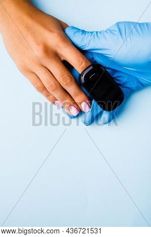 Pulse oximeter used to measure pulse rate and oxygen levels