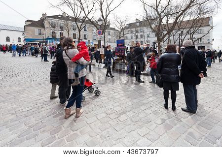 Place Du Tertre es Central Plaza de Montmartre, París