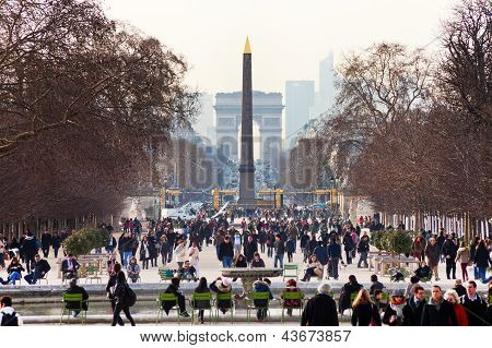 Vista dell'Obelisco e arco trionfale dal giardino delle Tuileries, Parigi